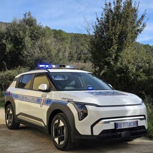Transformation complete du nouveau KIA EV3 en voiture police municipale pour la commune de Frontignan près de Montpellier
